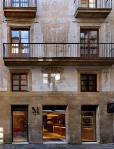 a building with a balcony on the side of it at Musik Boutique Hotel in Barcelona