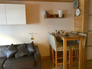 a living room with a table and a couch at Aiguille du Midi - Le Chamo'nid in Chamonix