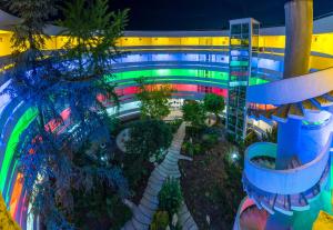 Bazén v ubytování Hotel Raluca nebo v jeho okolí
