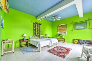 Rúm í herbergi á Nevis Home with Pool, Stunning Jungle and Ocean Views!
