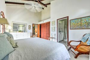 Rúm í herbergi á Nevis Home with Pool, Stunning Jungle and Ocean Views!