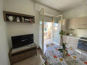 Kuchyňa alebo kuchynka v ubytovaní Appartamento nel cuore di Viareggio + 9 fotografií