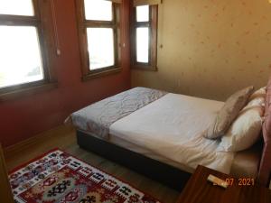 a bedroom with a bed and a window at Royal Suites Sultanahmet in Istanbul