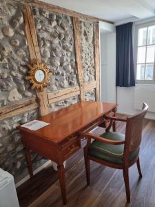 a wooden desk with a chair and a mirror on a wall at GUEST HOUSE HERMES Contactless Self Checkin in Zurich