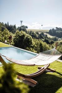 Bazén v ubytovaní Pippos Mountain Lodge alebo v jeho blízkosti
