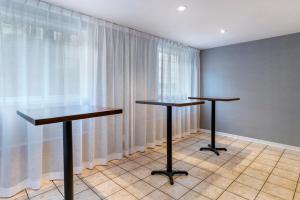 Foto da galeria de Econo Lodge em Montreal