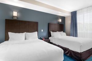 Cama ou camas em um quarto em Econo Lodge