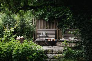 A garden outside Ludwig‘s Mountain Lodges