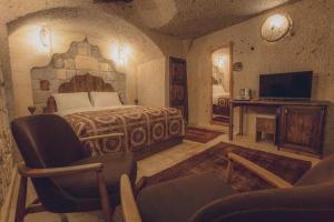 Televízia a/alebo spoločenská miestnosť v ubytovaní Vasıl Cave Hotel