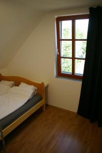 A bed or beds in a room at Sárkányházi Apartman Barnag