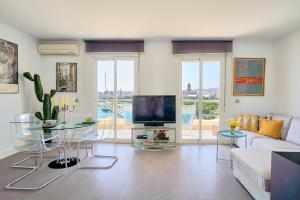 A television and/or entertainment centre at Malaga SunView