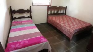 מיטה או מיטות בחדר ב-Casa grande, bem espaçosa, em Itambe do Mato Dentro, Cabeça de Boi
