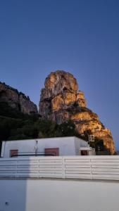 A general mountain view or a mountain view taken from Az apartmant