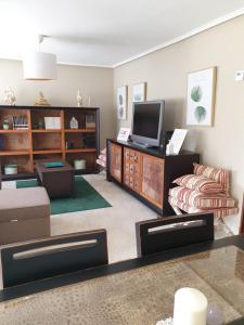 a living room with a tv and a couch at Casa La Quintana in Castro-Urdiales