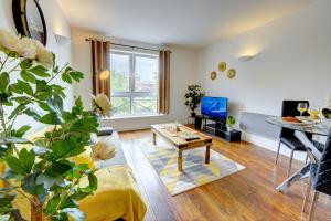 Imagem da galeria de City Centre Apartment with Secure Parking by MBiZ em Northampton