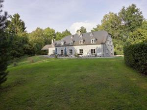 an old stone house with a large yard at Spacious Holiday Home with Terrace in Anhee Belgium in Sosoye