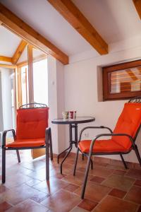 Fotografie z fotogalerie ubytování A2 - studio with balcony just 3 min to the beach v destinaci Okrug Donji + 9 fotografií