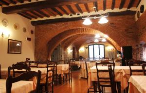 Reštaurácia alebo iné gastronomické zariadenie v ubytovaní Hotel Di Stefano