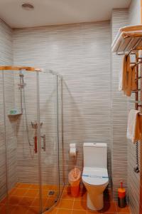 Bilik mandi di LOMO Hotel Uman