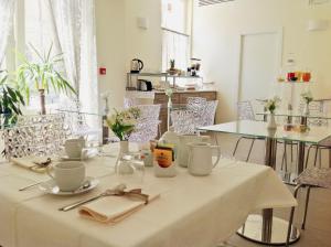 Příslušenství pro přípravu čaje a kávy v ubytování Palazzo Ruschioni Boutique Hotel + 28 fotografií
