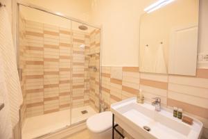 a bathroom with a sink and a shower and a toilet at Amate Case by Ortigia Apartments in Siracusa