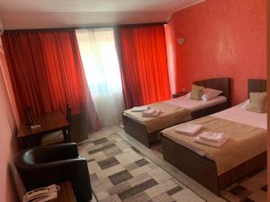 Postel nebo postele na pokoji v ubytování Hotel Eden + 37 fotografií