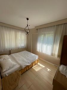 A bed or beds in a room at EVİM APART HOTEL