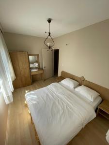 A bed or beds in a room at EVİM APART HOTEL
