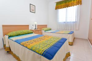 Ένα ή περισσότερα κρεβάτια σε δωμάτιο στο Apartamentos Els Romers Benicarló-Peñíscola +56 φωτογραφίες