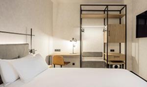 Postel nebo postele na pokoji v ubytování Hotel Ilunion San Mamés