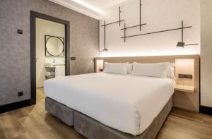 Postel nebo postele na pokoji v ubytování Hotel Ilunion San Mamés