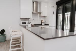 Kuchyňa alebo kuchynka v ubytovaní Nuevo y cómodo loft junto a la Mezquita + 5 fotografií