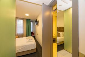 Postel nebo postele na pokoji v ubytování Taksim Hotel V Plus