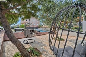 Bazén v ubytování Liberty Living Apartments nebo v jeho okolí