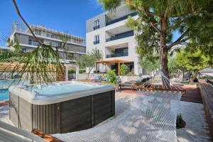 Bazén v ubytování Liberty Living Apartments nebo v jeho okolí