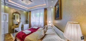 Posteľ alebo postele v izbe v ubytovaní B&P Maine Street Apartments
