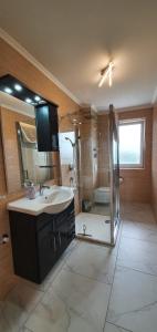 a large bathroom with a sink and a shower at Lucys Haus 1 "am Peeneblick" in Peenemünde