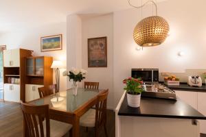 A kitchen or kitchenette at De Angeli - 2 Bedroom Apartment