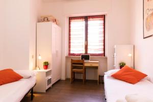 A bed or beds in a room at De Angeli - 2 Bedroom Apartment