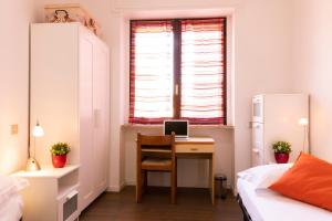 A bed or beds in a room at De Angeli - 2 Bedroom Apartment