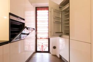 A kitchen or kitchenette at De Angeli - 2 Bedroom Apartment