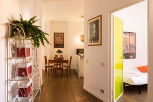 A bed or beds in a room at De Angeli - 2 Bedroom Apartment