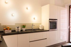 A kitchen or kitchenette at De Angeli - 2 Bedroom Apartment