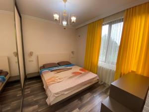 Кровать или кровати в номере Lucky Guest House in Batumi