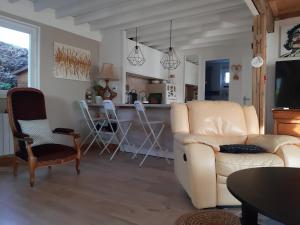 Χώρος καθιστικού στο Le CHALET FLEURI +23 φωτογραφίες