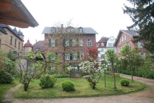 Taman di luar Haus Häselbarth +11 gambar