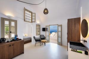 Gallery image of Azanti Suites - Adults Only in Megalokhori