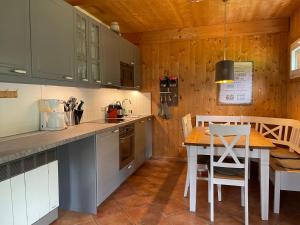 Küche/Küchenzeile in der Unterkunft Ferienhaus Kreischberg - Silberhirschen Hütte