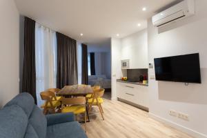 A television and/or entertainment centre at APARTAMENTOS ARRIET
