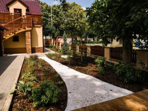 Jardí fora de Apartmanový dům 13 Podkroví 1